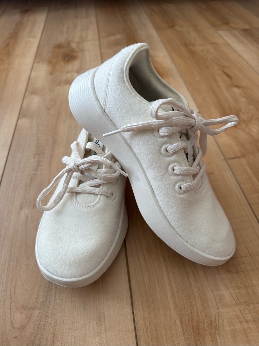 Allbirds - Women’s Wool Runners in White - Size 7.5